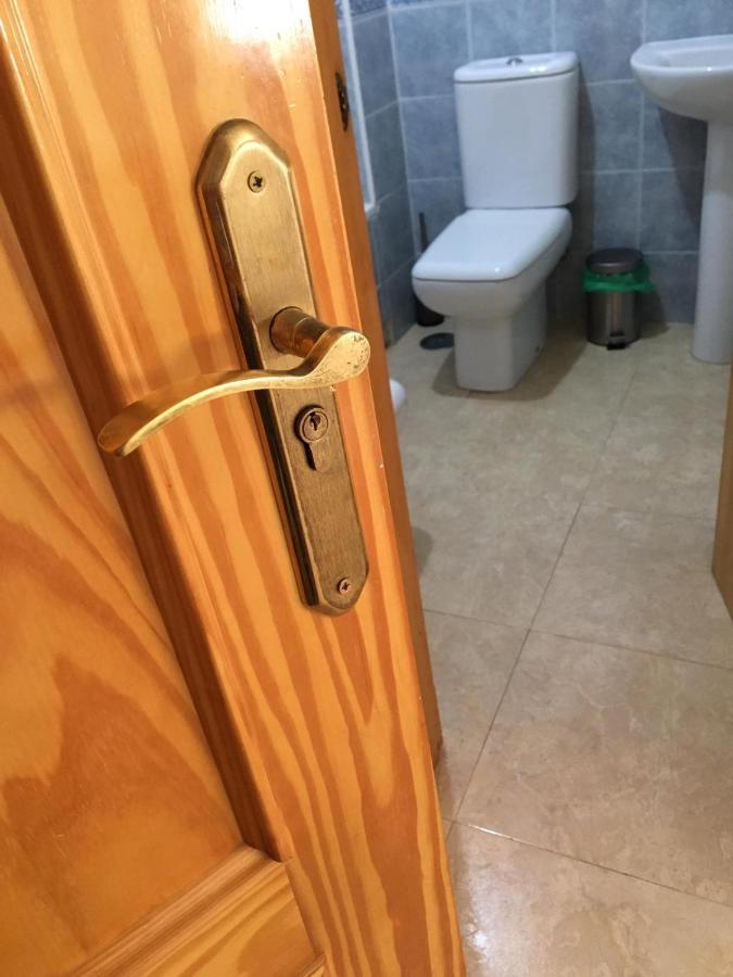 HABITACIÓN GRANDE CON BAÑO PRIVADO en Coin a 30Km de la PLAYA Exterior foto