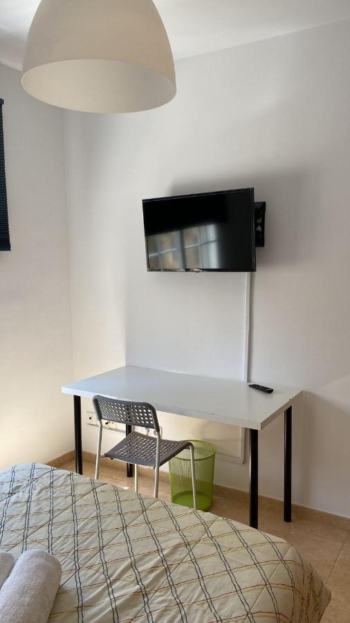 HABITACIÓN GRANDE CON BAÑO PRIVADO en Coin a 30Km de la PLAYA Exterior foto